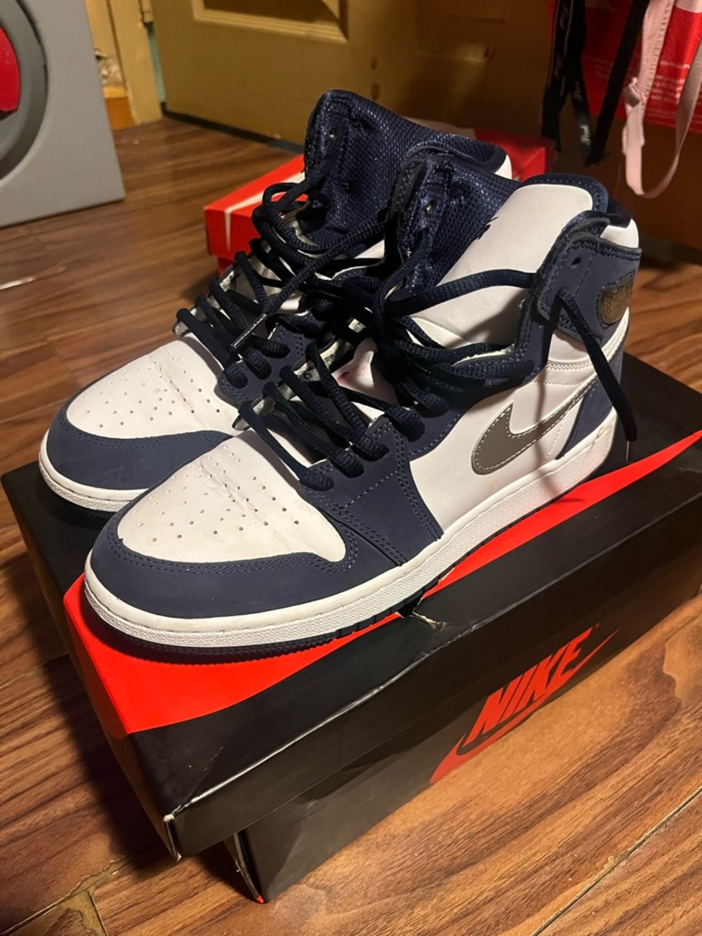 Jordan 1 Kids Sneakers in Navy, White, Silver